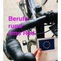 Abgebildet ist ein Fahrrad und eine Person, die einen Zettel mit der EU-Flagge in der Hand hält. Im Vordergrund steht: "Berufe rund ums Rad". 