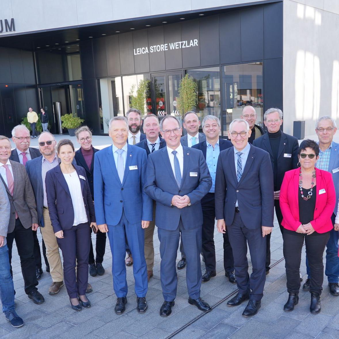 Bezirksregierungen von Gießen und Arnsberg treffen sich mit Führungskräften | Bezirksregierung ...