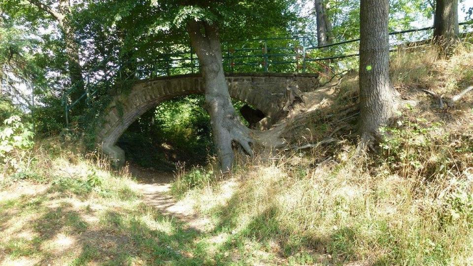 Schneckengang mit Brücke zum Friedrichsberg