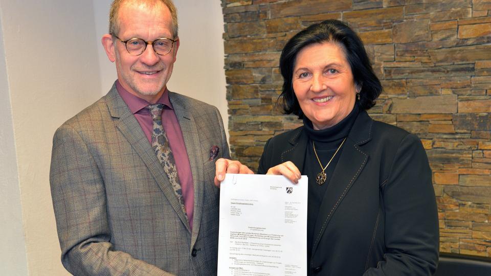 Abteilungsleiter Ferdinand Aßhoff und Landrätin Eva Irrgang