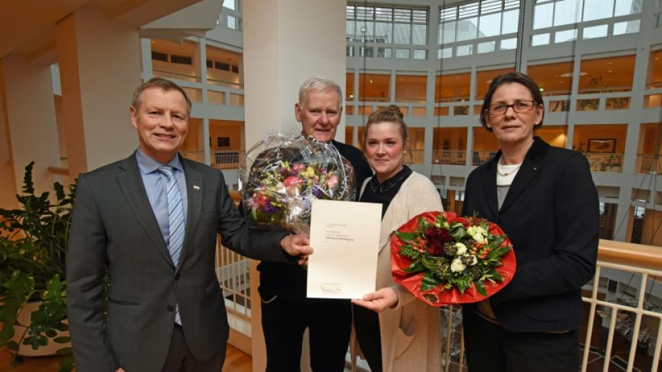 v.l. Regierungsvizepräsident Volker Milk, Axel Westecker, Nadine Zülz, Bürgermeisterin Birgit Jörder