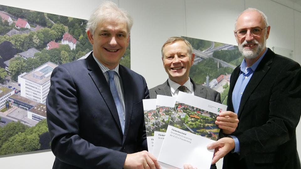 v.l.n.r. Landrat Michael Makiolla, Regierungsvizepräsident Volker Milk und Baudezernent Ludwig Holzbeck