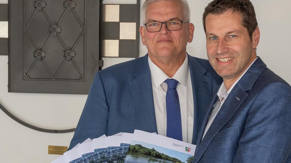 Regierungspräsident Hans-Josef Vogel und Oberbürgermeister Thomas Eiskirch