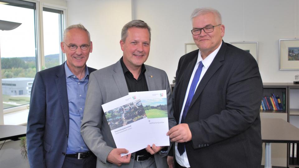 (v.l.n.r.) Arnold Reeker (Technischer Beigeordneter der Stadt Lünen), Bürgermeister Jürgen Kleine-Frauns, Regierungspräsident Hans-Josef Vogel