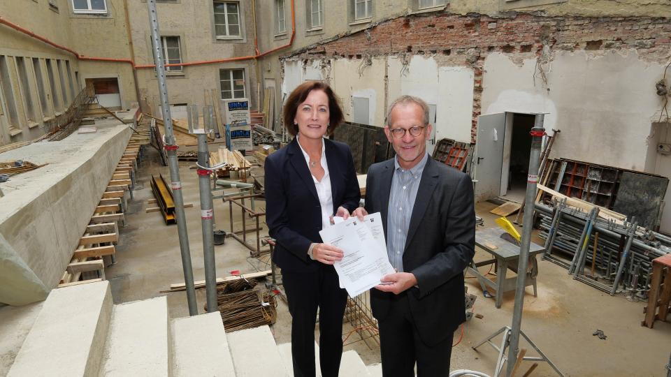 Bürgermeisterin Sonja Leidemann und Abteilungsleiter Ferdinand Aßhoff