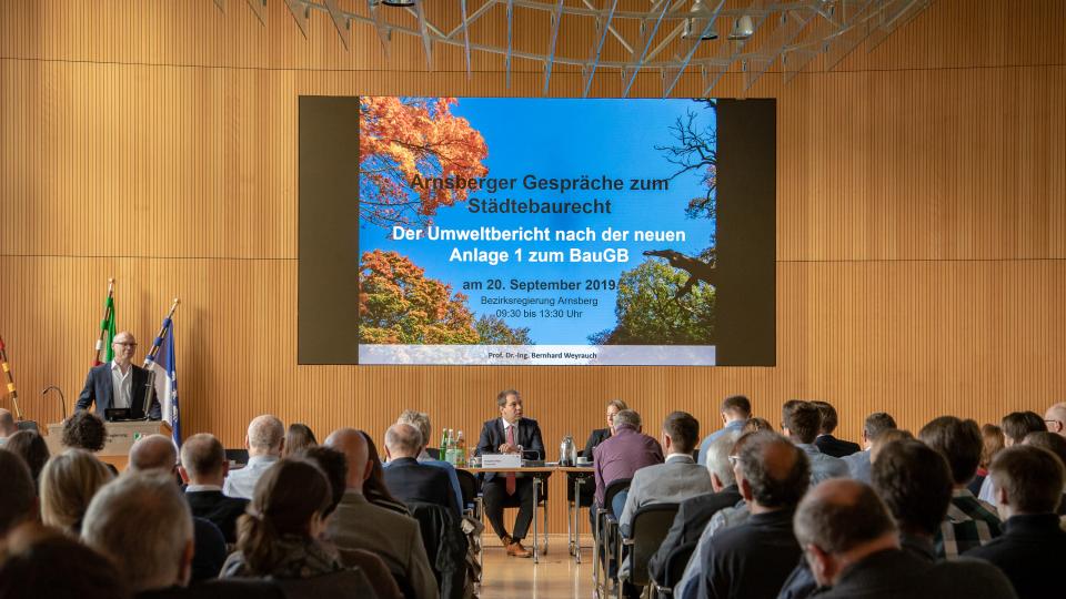 Großer Sitzungssaal der Bezirksregierung Arnsberg