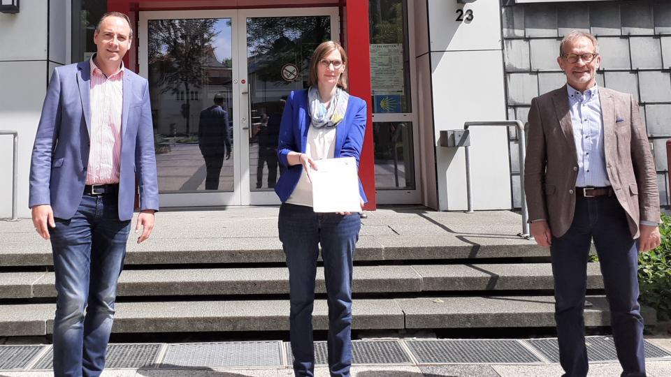 von Links: Bürgermeister Torben Höbrink, Anja Stakemeier (Stadt Werl), Ferdinand Aßhoff, Bezirksregierung Arnsberg