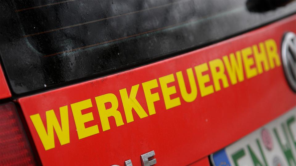 Das Bild zeigt den Schriftzug "Werkfeuerwehr" auf einem Feuerwehrfahrzeug.