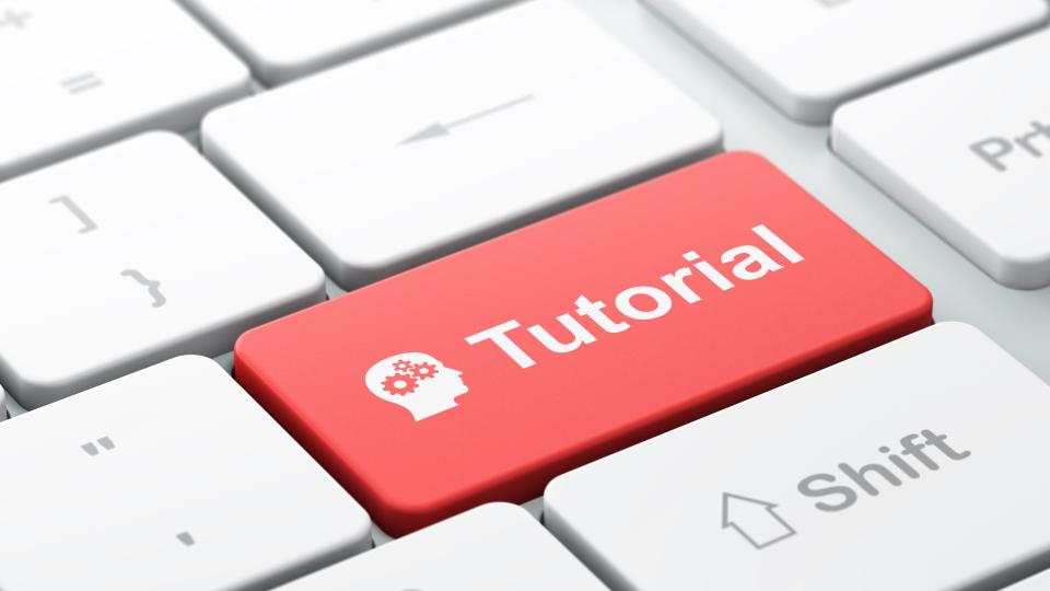 Auf einer Computertastatur ist ein Butto mit Tutorial beschriftet.