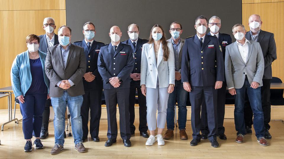 Gruppenbild der ausgezeichneten Personen und der Behördenleitung