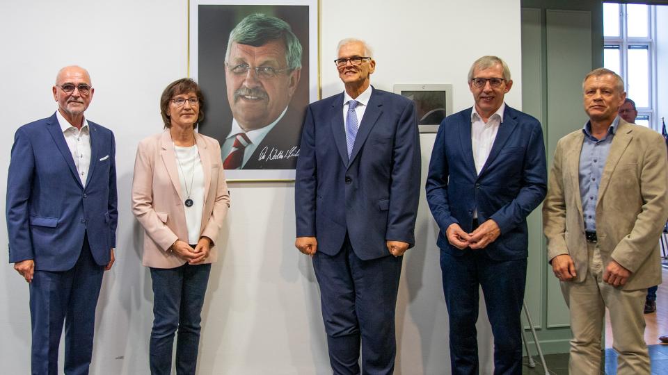 von links: Regierungspräsident a.D. Dr. Gerd Bollermann, Irmgard Braun-Lübcke, Regierungspräsident Hans-Josef Vogel, Klaus Kaiser MdL, Regierungsvizepräsident Volker Milk