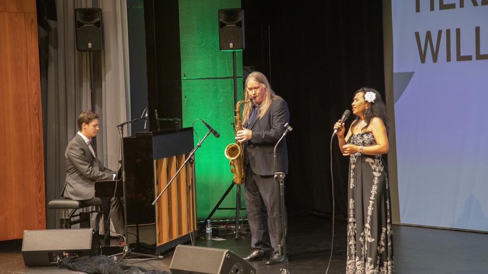 "Masterclass der Glen Buschmann Jazz Akademie" - Dozent*innen und Studierende der GBJA Dortmund unter der Leitung von Uwe Plath.