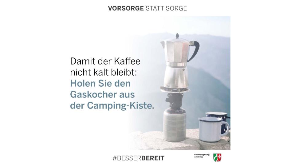 Abgebildet sind ein Gaskocher und eine Kaffeekanne sowie der Text "Damit der Kaffee nicht kalt bleibt: Holen Sie den Gaskocher aus der Camping-Kiste." 