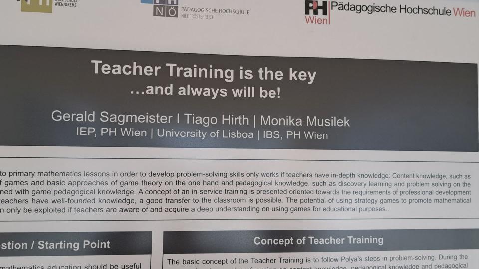 Abgebildet ist ein Ausschnitt eines Lehrblattes mit der Aufschrift "Teacher Training is the key...and always will be!" (zu Deutsch: "Lehrertraining ist der Schlüssel, der es auch immer sein wird!").