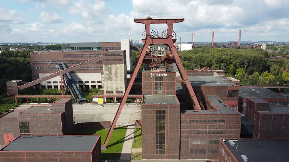 Abgebildet ist die Zeche Zollverein in Essen. 