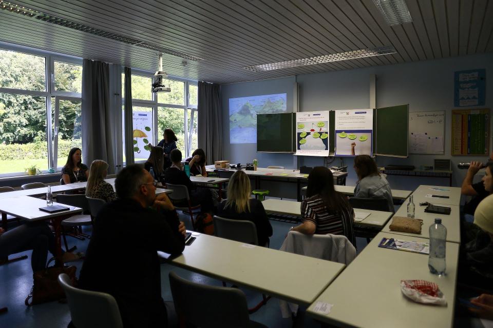 Abgebildet ist die Auftakt- und Netzwerkveranstaltung von Projektschulen und interessierten Schulen zum Projekt EFFORT-A.