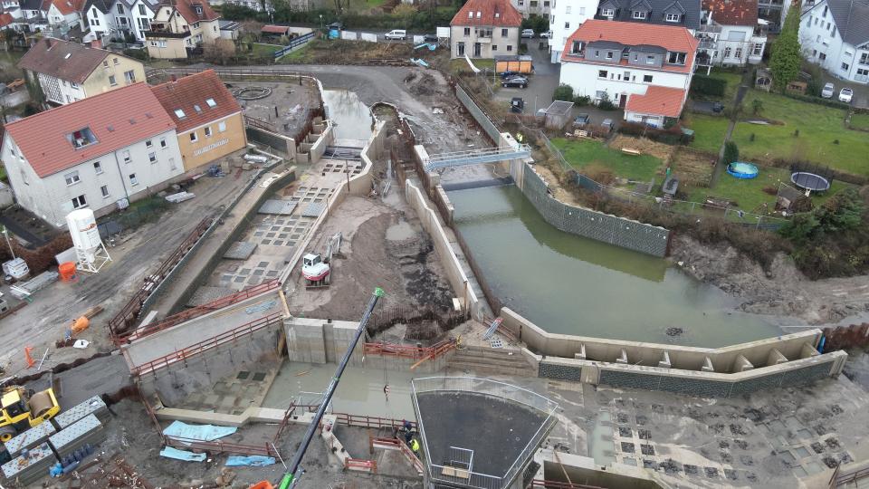 Blick von oben auf eine Baustelle