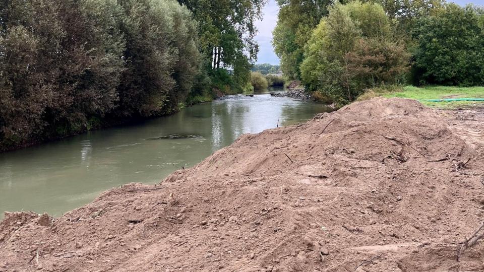 Die Baustelle im Fluss