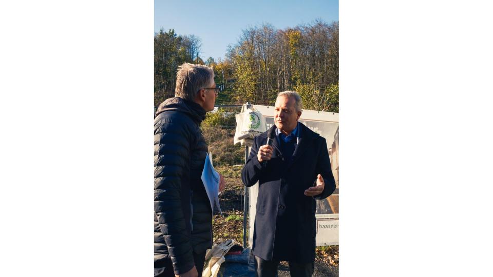 Im Rahmen des CycloCross-Rennens in Lünen trafen sich am 3. November 2024 Bürgermeister der Stadt Lünen Jürgen Kleine-Frauns, Reinhold Bauhus vom BikeCampus Westfalen e.V. sowie Andrea Stein und Michèle Kwiatkowski von der EU-Geschäftsstelle Wirtschaft und Berufsbildung der Bezirksregierung Arnsberg, um über das internationale Vorhaben „Berufe rund ums Rad“ zu sprechen.