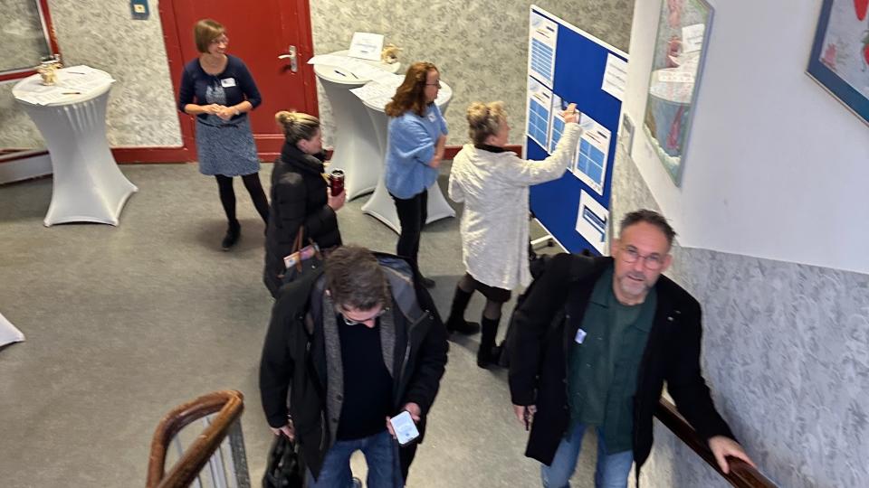 Am 13. November 2024 versammelten sich Lehrkräfte, Schulleitungen, Bildungsexperten und Partner aus ganz Europa im Gymnasium Waldstraße in Hattingen, um im Rahmen des EFFORT-A Netzwerktreffens über zentrale Fragen der internationalen Schulentwicklung zu diskutieren.