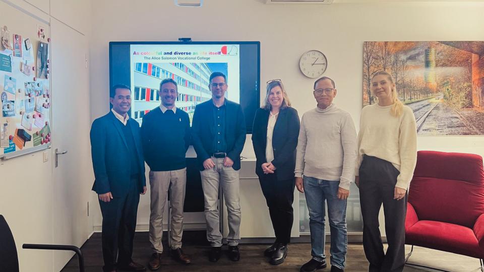 Delegation aus Kambodscha zu Besuch im Regierungsbezirk Arnsberg