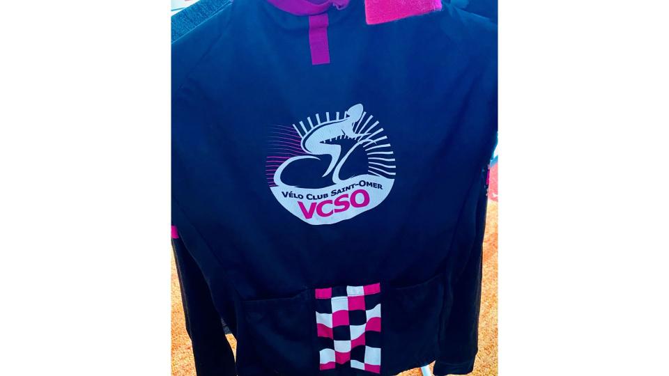 Abgebildet ist ein Trikot des französischen Vélo Club Saint Omer.