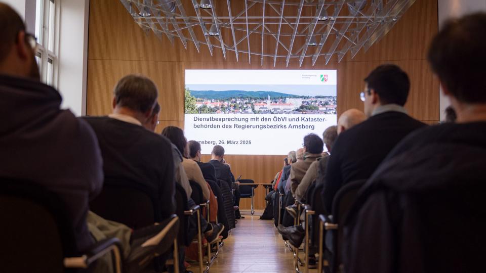 Dienstbesprechung der Öffentlich bestellten Vermessungsingenieurinnen und Vermessungsingenieure mit der Bezirksregierung Arnsberg.