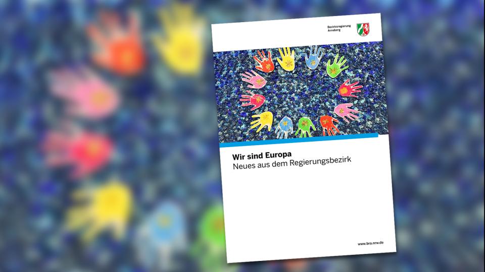 Abgebildet ist ein Flyer mit der Ausschrift "Wir sind Europa – Neues aus dem Regierungsbezirk Arnsberg".