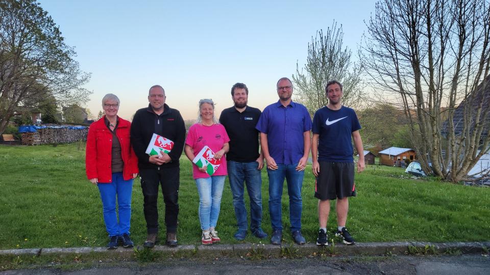Abgebildet sind Klaudia Witte, Frank Michael Schmidt, Irmhild Neef, David Wörster, Dirk Becker und Gerrit Baumgart.