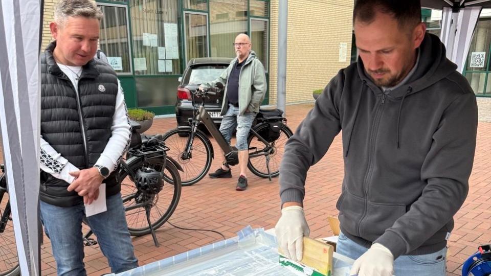 Abgebildet sind Impressionen zu einer Veranstaltung auf dem Drahteselmarkt und dem City-Fest DORTBUNT.