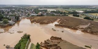 Das Luftbild zeigt die Lage in Erftstadt-Blessem am 18. Juli 2021