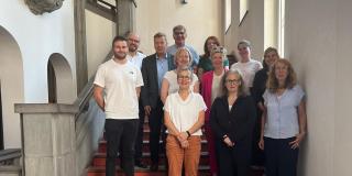 Gruppenbild auf einem Treppenaufgang