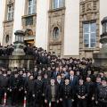 Regierungspräsident Hans-Josef Vogel mit den Schornsteinfeger*innen