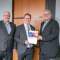 v.l.n.r. Ulrich Schilling, Breitbandbeauftragter des Ennepe-Ruhr-Kreises, Landrat Olaf Schade, Regierungspräsident Hans-Josef Vogel