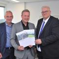 (v.l.n.r.) Arnold Reeker (Technischer Beigeordneter der Stadt Lünen), Bürgermeister Jürgen Kleine-Frauns, Regierungspräsident Hans-Josef Vogel