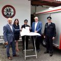 v.li.n.re - Bürgermeister Ralf Paul Bittner, Fachbreichsleiterin (Planen, Bauen, Wohnen) Michaela Röbke, Leiter der Löschgruppe Breitenbruch Stephan Kemper, RP Hans-Josef Vogel und Leiter Feuerwehr Arnsberg Bernd Löhr