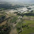 Eine Luftaufnahme von einigen überschwemmten Wiesen bei Lippstadt