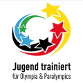Dargestellt ist das Logo der Schulsportwettkämpe in NRW, auf dem "Jugend trainiert für Olympia und Paralympics" steht. Über der Schrift sind fünf Sterne in den Farben grün, blau, schwarz, rot und gelb abgebildet. 