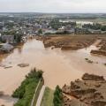 Das Luftbild zeigt die Lage in Erftstadt-Blessem am 18. Juli 2021