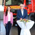 Abgebildet sind Herr Frank Machtenberg, Vorsitzender des Ausschusses für Feuerschutz, Ordnungswesen und Verkehr, Frau Bürgermeisterin Imke Heymann, Herr Regierungspräsident Hans Josef Vogel und Herr Jörg Dörner, stellvertretender Leiter der Ennepetaler Feuerwehr.