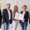 (v.l.n.r.) Gudrun Esken, Leitung Physiotherapie, Bernd Beimdiecke, Leitung der Schule für Gesundheitsberufe Hellweg, Monika Rademacher, Bezirksregierung Arnsberg, Joanna Kapinos, Leiterin der Schule für Ergotherapie Soest, Christian Larisch, Geschäftsführer Kath. Hospitalverbund Hellweg