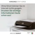 Abgebildet sind ein Drucker und der Text "Ohne Strom können Sie im Internet nichts googeln. Drucken Sie wichtige Informationen heute schon aus!"