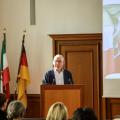 Abgebildet ist Herr Regierungspräsident Heinrich Böckelühr bei der Auftaktveranstaltung.