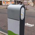 Ladesäule für Elektrofahrzeug auf öffentlichem Parkplatz