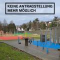 Abgebildet ist ein öffentlicher Spielplatz. Oben im Bild steht: "Keine Antragstellung mehr möglich".