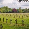 Abgebildet ist ein Friedhof im niederländischen Ysselsteyn. 