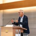 Der Regierungspräsident am Rednerpult