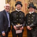 Regierungspräsident Böckelühr im Kreise der bestellten Schornsteinfeger