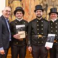 Regierungspräsident Böckelühr im Kreise der bestellten Schornsteinfeger