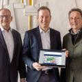 Hauptdezernent Martin Roderfeld (von links nach rechts), Gregor Sänger und Abteilungsleiter Thomas Sommer haben das neue Förderportal vorgestellt.